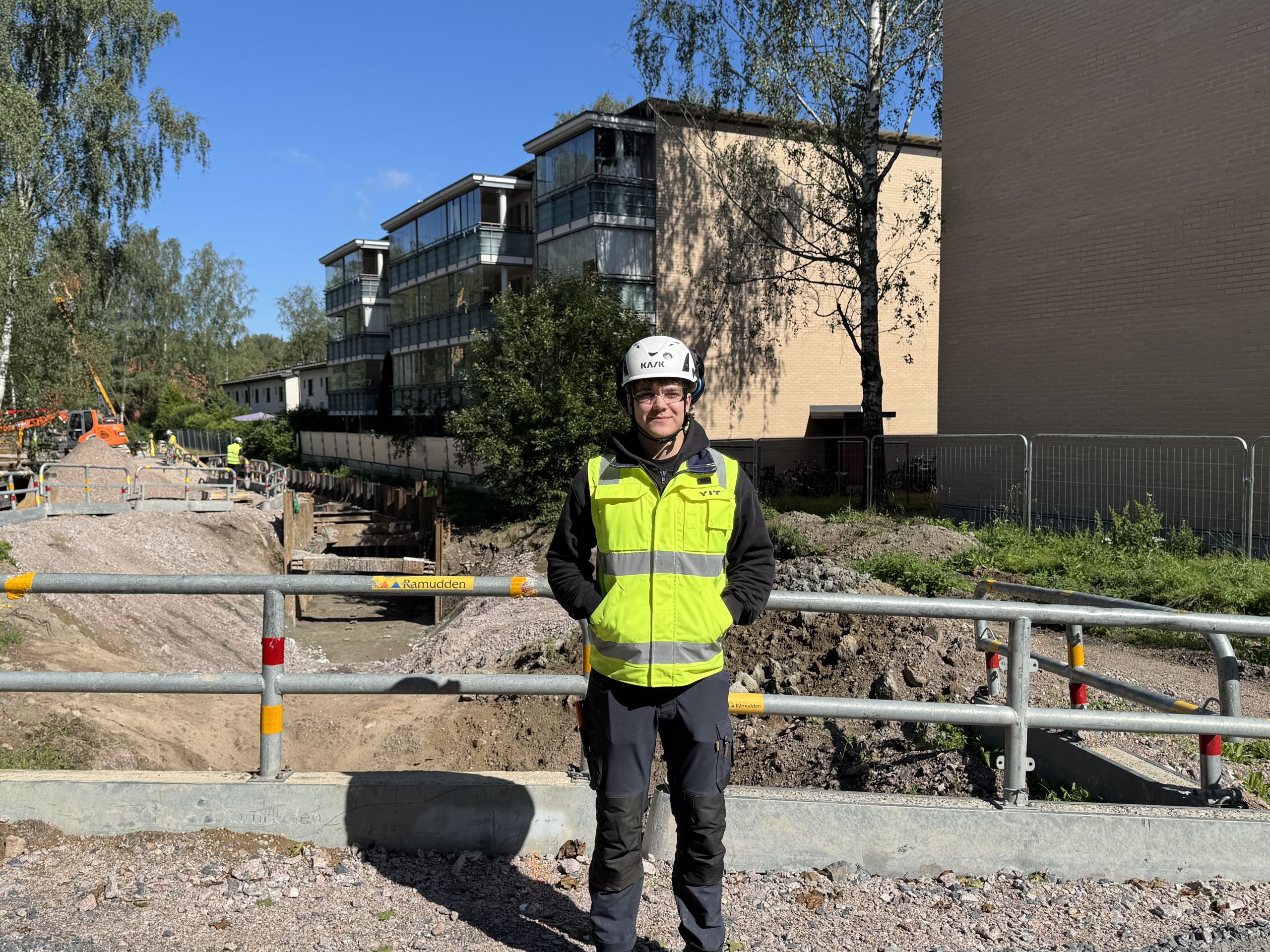 Työnjohtoharjoittelu infratyömaalla tarjoaa roppakaupalla käytännön oppia ja suunnan uralle